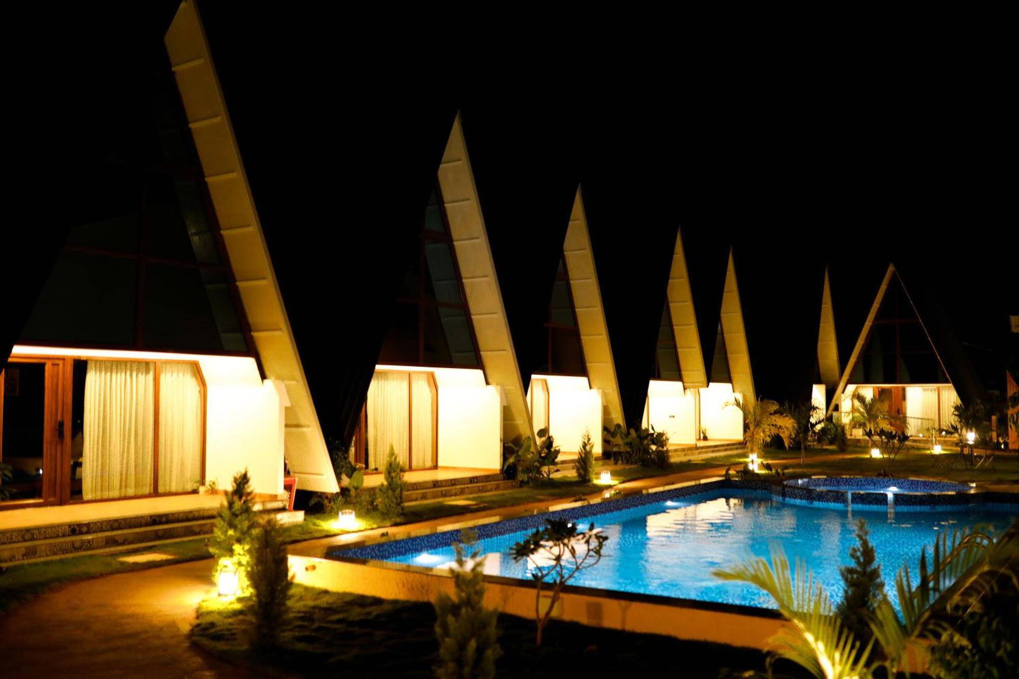Leela'S 7Th Heaven Resort & Spa Turcunapulli Exterior foto